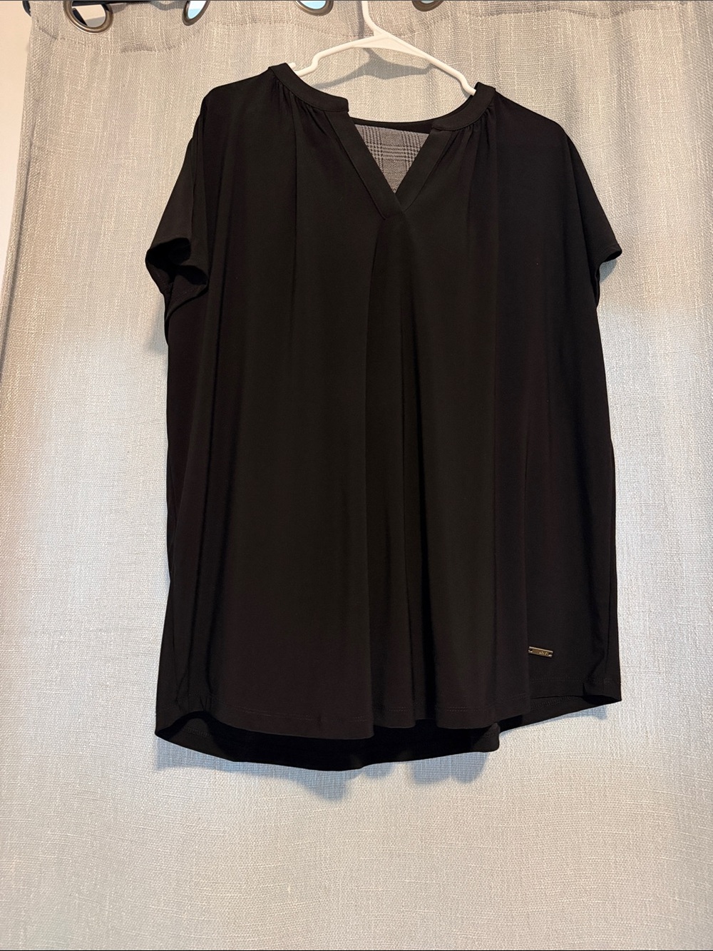 Jones New York Black V-Neck Short Sleeve Blouse